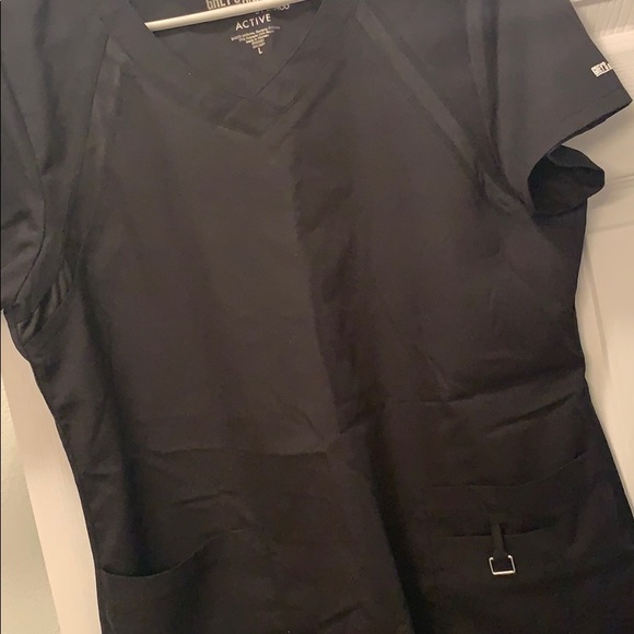 Scrub Top - Picture 2 of 3